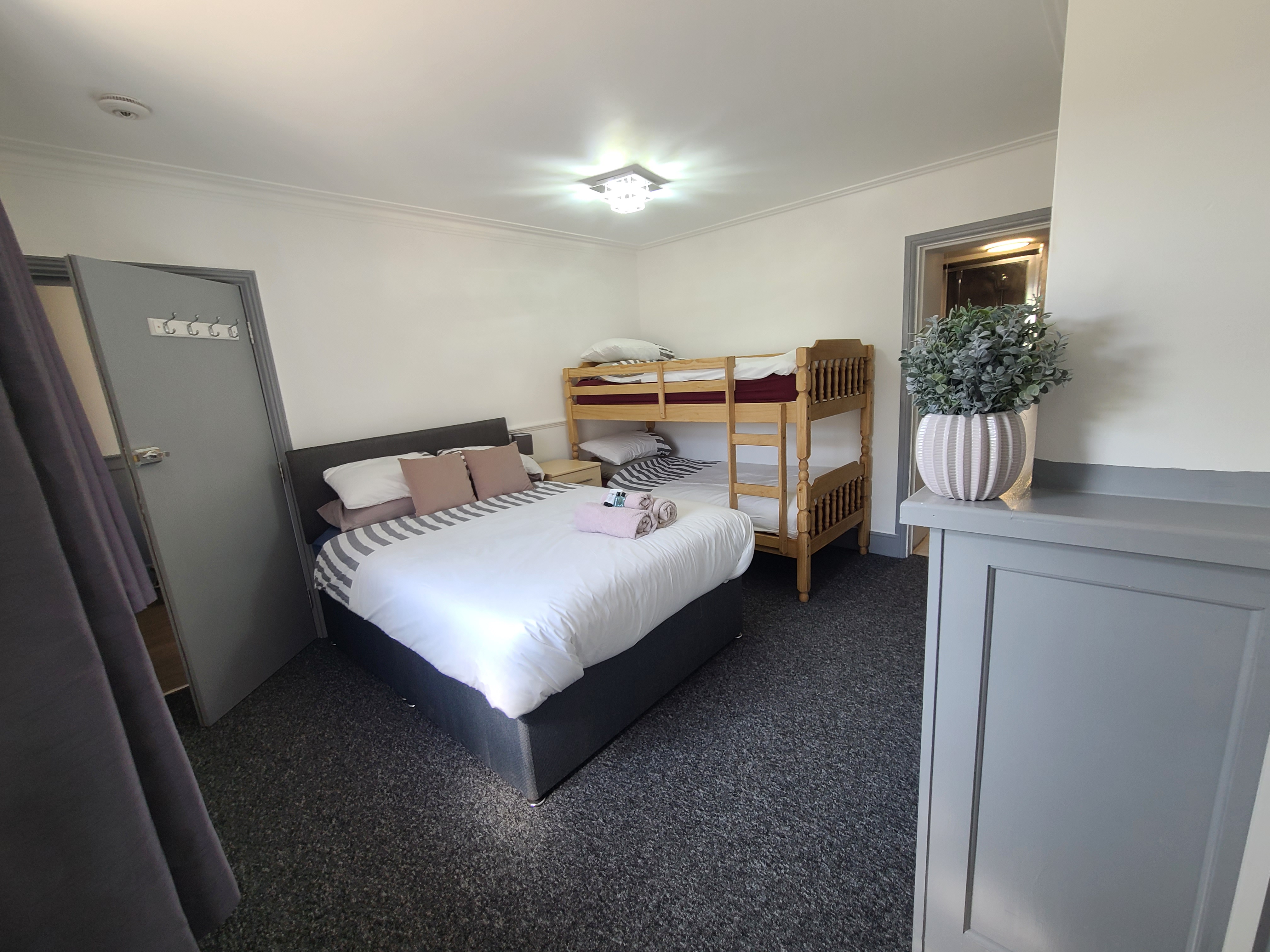 Room 5 - Family Room with Private Bathroom